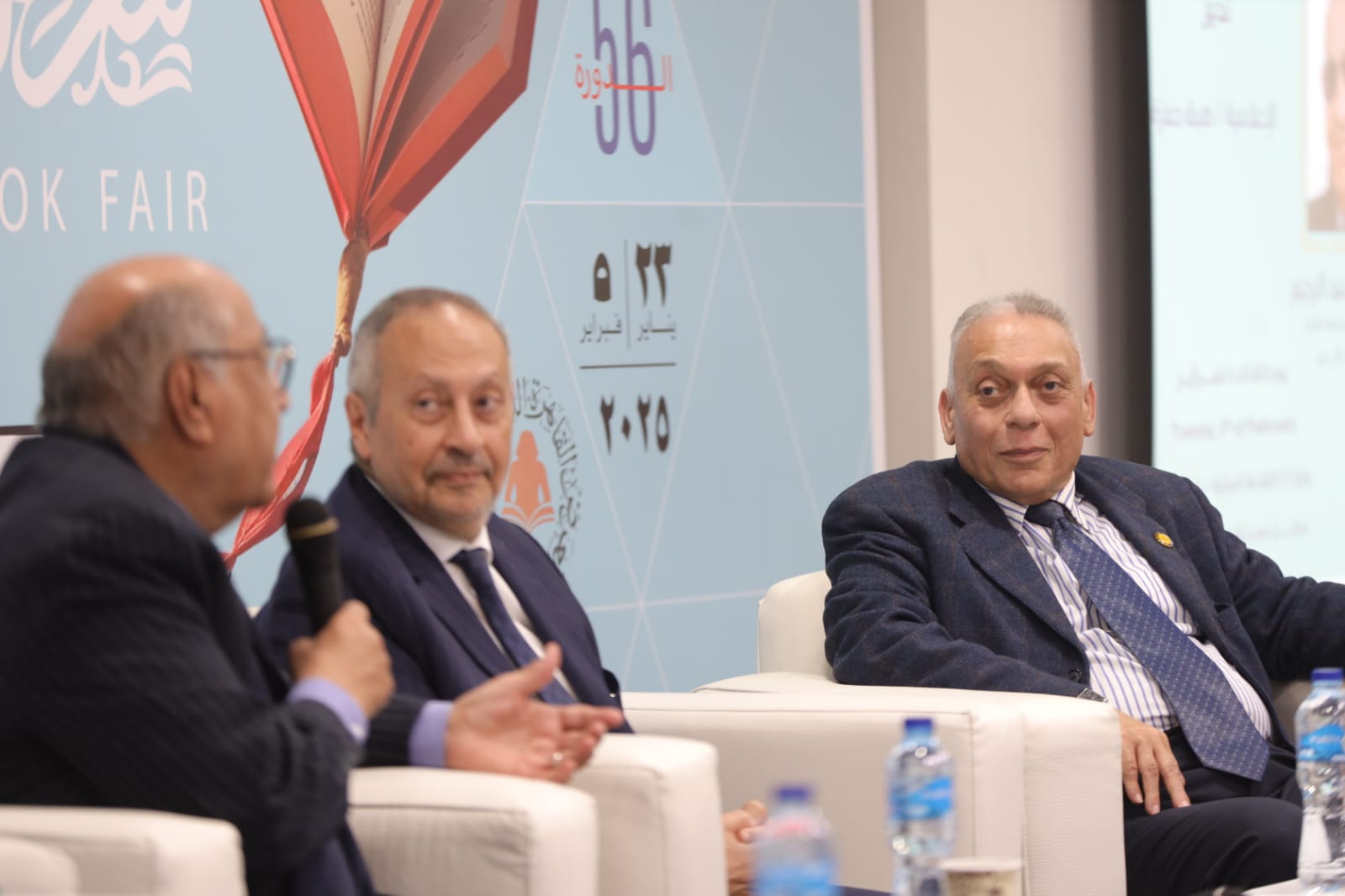 القاعة الدولية بمعرض الكتاب تستضيف الحاصلين على جوائز أدبية
